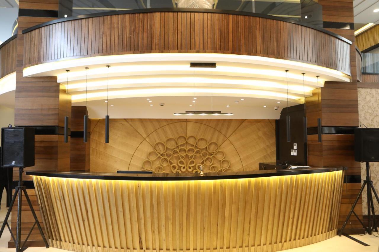فندق صحارى الخليج Sahara Gulf Hotel Apartments Amã Exterior foto
